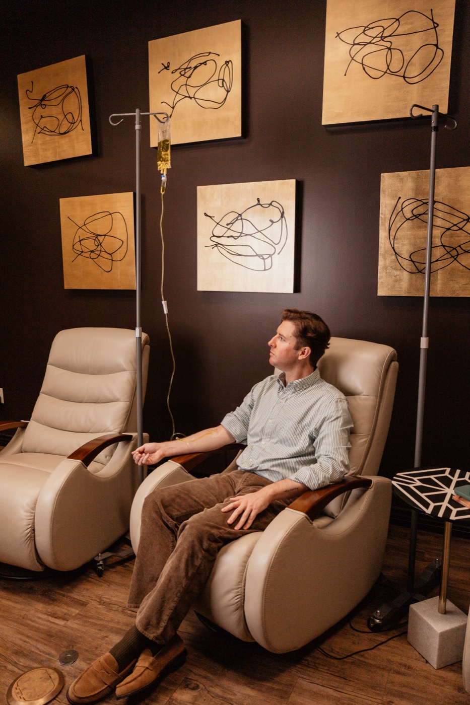 A patient in the Onyx IV lounge